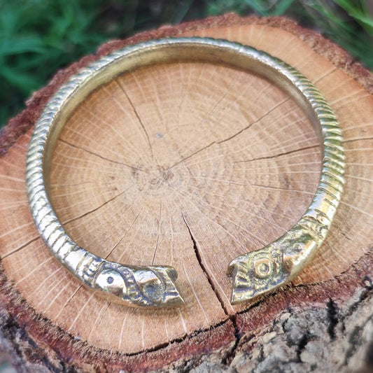 Bracciale rigido etnico in ottone Leela