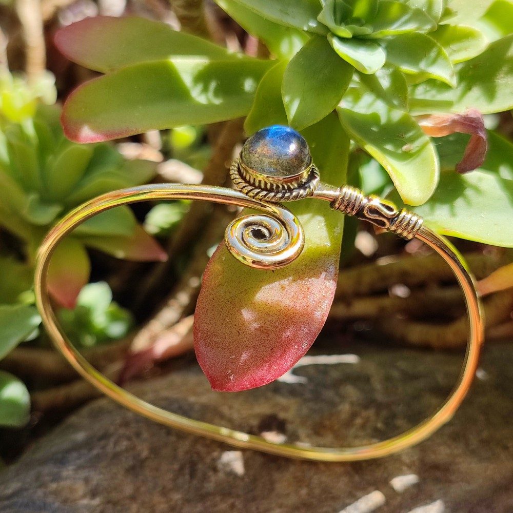 INDUMA bracciale in ottone a spirale con pietra labradorite