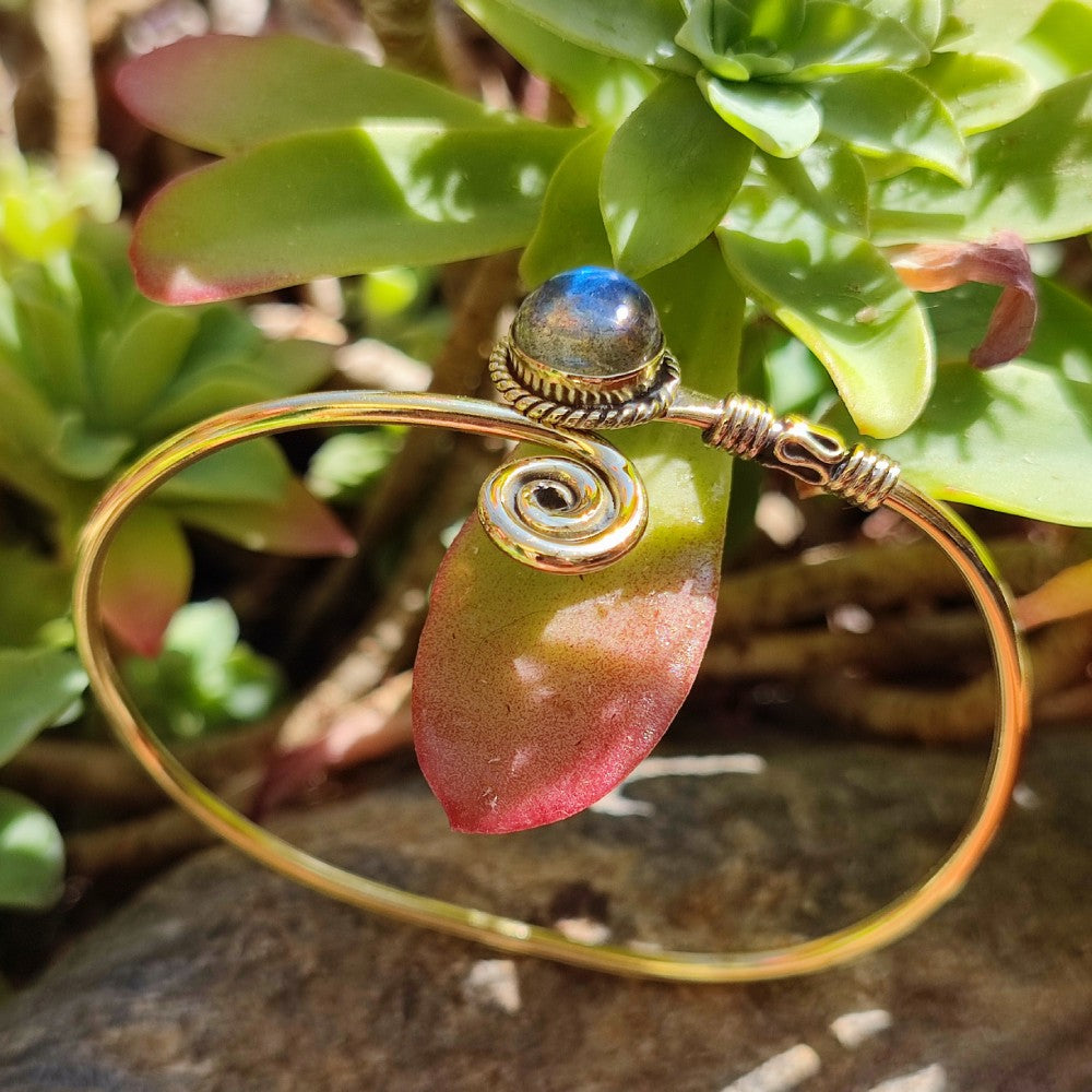 INDUMA bracciale in ottone a spirale con pietra labradorite