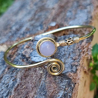 INDUMA bracciale in ottone a spirale con pietra quarzo rosa