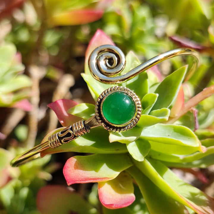 INDUMA bracciale in ottone a spirale con pietra agata verde