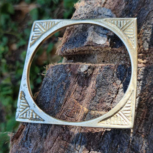 Bracciale rigido etnico in ottone Ojas