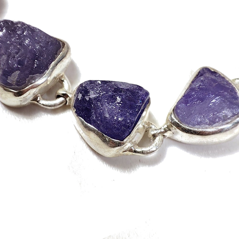 cristallo Tanzanite foto macro 