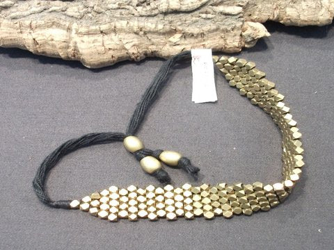 Bracciale etnico Naga in ottone – immagine2