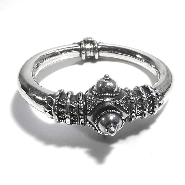 Bracciale etnico DHAVAL in argento rigido | Gioielli etnici Il mondo di Wit