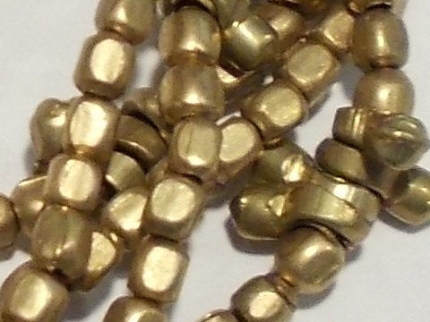 Bracciale etnico Naga in ottone pendenti – immagine3