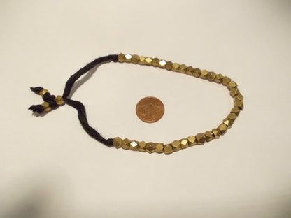 Bracciale etnico Naga in ottone – immagine2