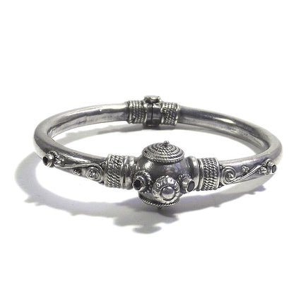 Bracciale etnico PRANA in argento rigido con GRANATO | Gioielli etnici Il mondo di Wit
