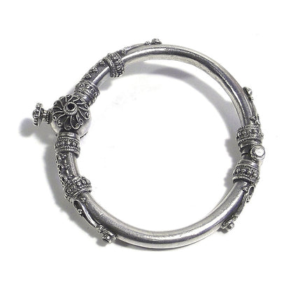 Bracciale etnico PRAVI in argento rigido con SPINELLO NERO | Gioielli etnici Il mondo di Wit