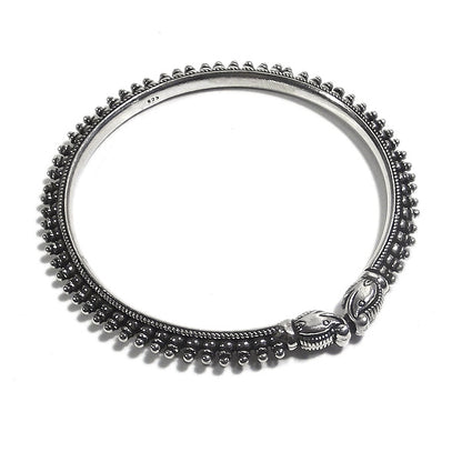 Bracciale etnico HINAL in argento rigido con elefante | Gioielli etnici Il mondo di Wit