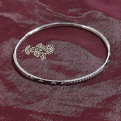 Bracciale etnico DUYEN a cerchio in argento - rigido | Gioielli etnici ilmodndodiwit.com