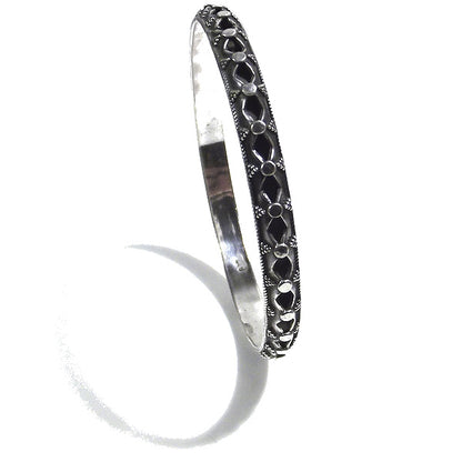 Bracciale etnico KAMMI a cerchio in argento - rigido | Gioielli etnici ilmondodiwit.com