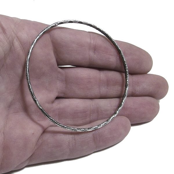 Bracciale etnico EFFI a cerchio in argento - rigido | Gioielli etnici ilmodndodiwit.com