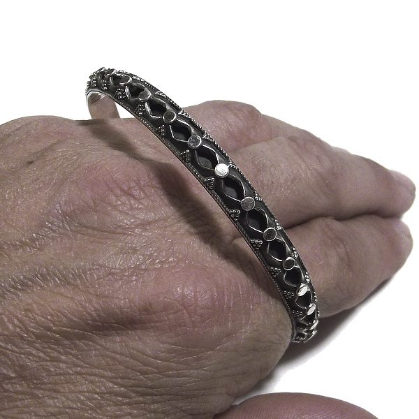 Bracciale etnico KAMMI a cerchio in argento - rigido | Gioielli etnici ilmondodiwit.com