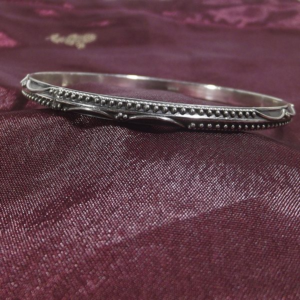 Bracciale etnico LETTI a cerchio in argento - rigido | Gioielli etnici ilmondodiwit.com