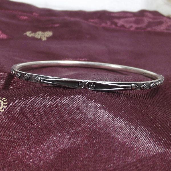 Bracciale etnico MIYO a cerchio in argento - rigido | Gioielli etnici ilmondodiwit.com