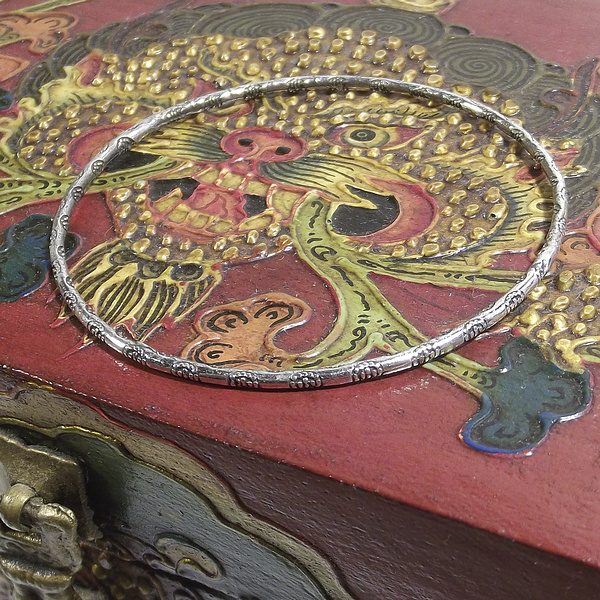 Bracciale etnico EFFI a cerchio in argento - rigido | Gioielli etnici ilmodndodiwit.com
