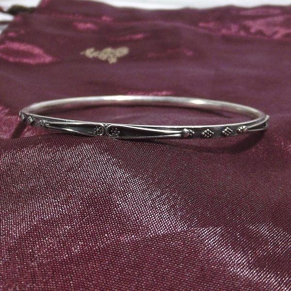 Bracciale etnico MIYO a cerchio in argento - rigido | Gioielli etnici ilmondodiwit.com