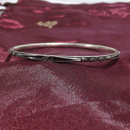 Bracciale etnico MIYO a cerchio in argento - rigido | Gioielli etnici ilmondodiwit.com