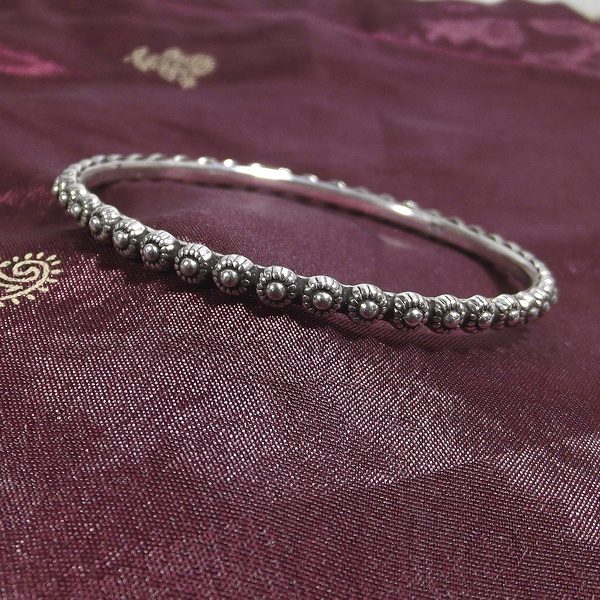 Bracciale etnico FLOR a cerchio in argento - rigido | Gioielli etnici ilmodndodiwit.com