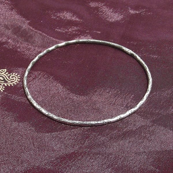 Bracciale etnico EFFI a cerchio in argento - rigido | Gioielli etnici ilmodndodiwit.com