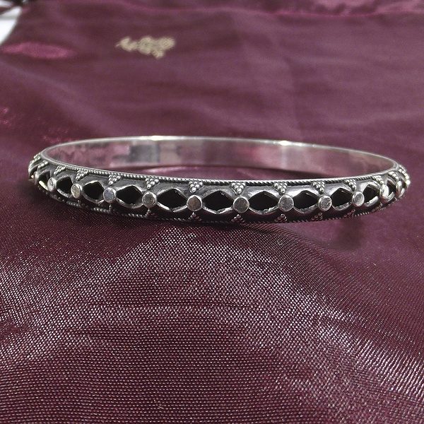 Bracciale etnico KAMMI a cerchio in argento - rigido | Gioielli etnici ilmondodiwit.com