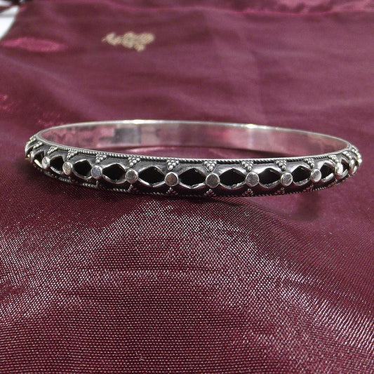Bracciale etnico KAMMI a cerchio in argento - rigido | Gioielli etnici ilmondodiwit.com