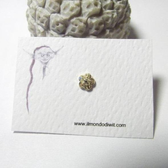 Orecchino da naso in oro 18 carati fiore 5 mm - RAICHUR – immagine1