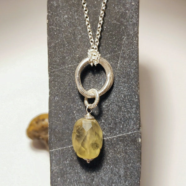 La Collana con pietra il cerchio della vita in argento 925