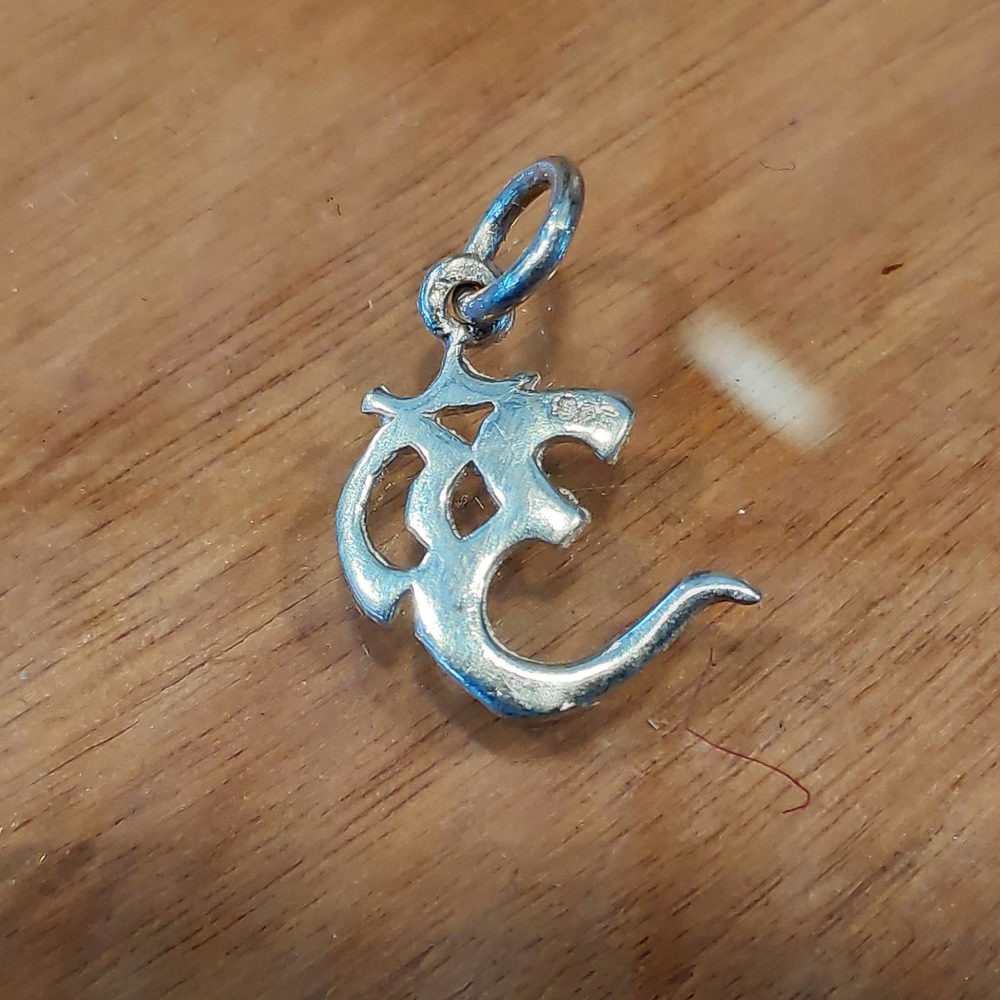 CIONDOLO OM in argento 925 - SANA – retro