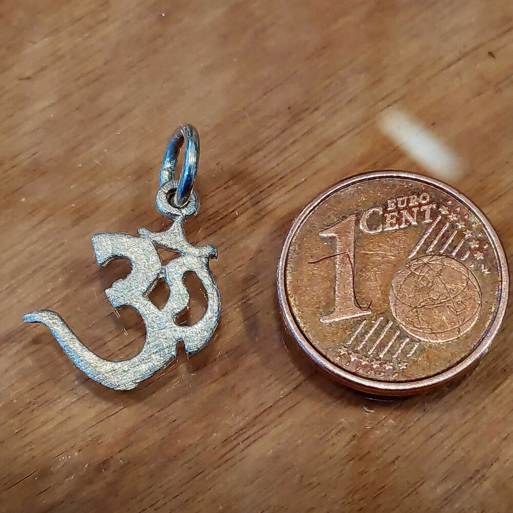 CIONDOLO OM in argento 925 - SANA