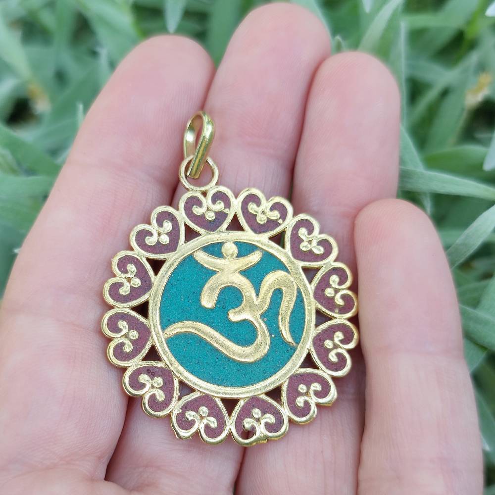 Ciondolo etnico in ottone con Om - Cuori