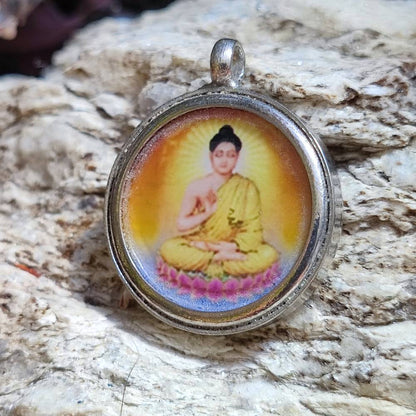 Ciondolo tradizionale indiano in ottone con Buddha seduto – immagine4