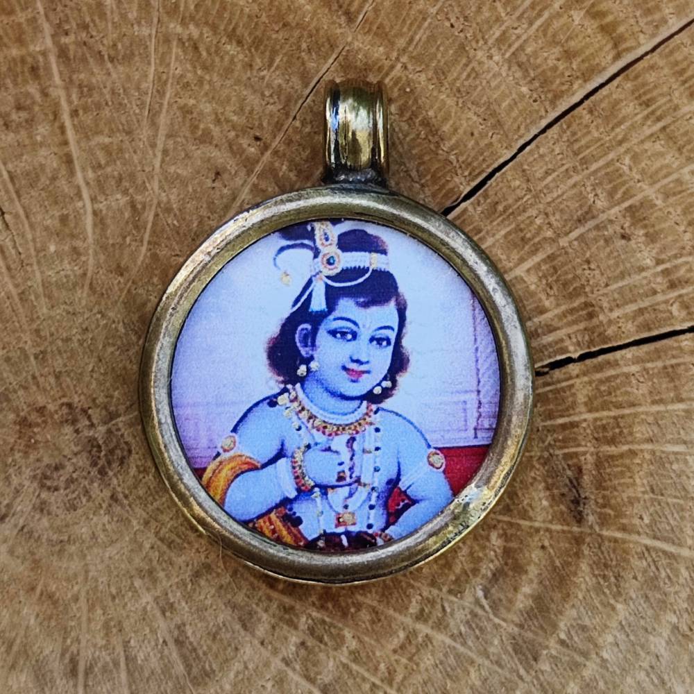 Ciondolo tradizionale indiano in ottone con Krishna