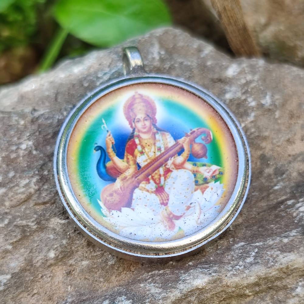 Ciondolo tradizionale indiano in ottone Saraswati