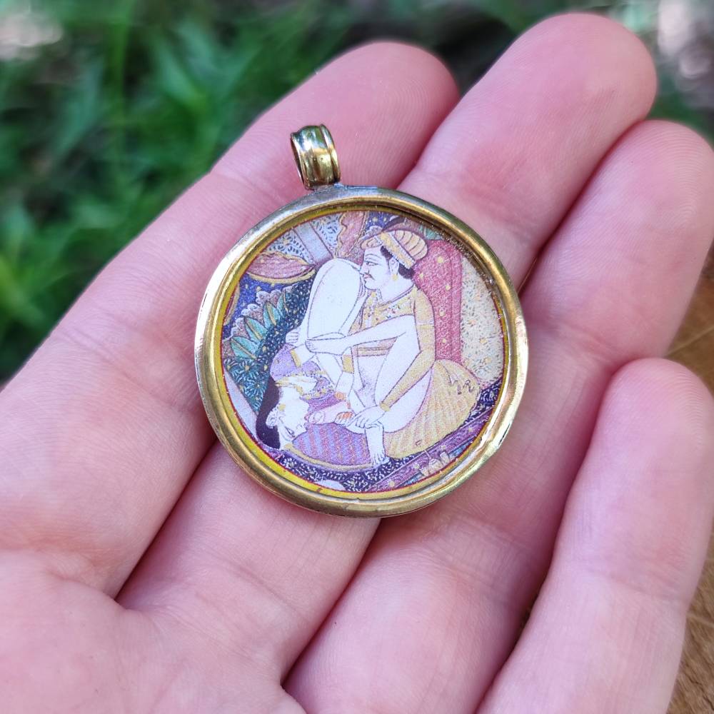 Ciondolo tradizionale indiano in ottone Kāma Sūtra