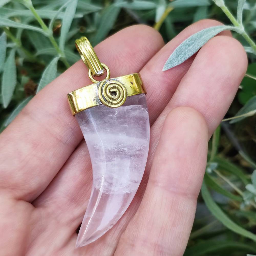 Ciondolo etnico in ottone con Quarzo Rosa