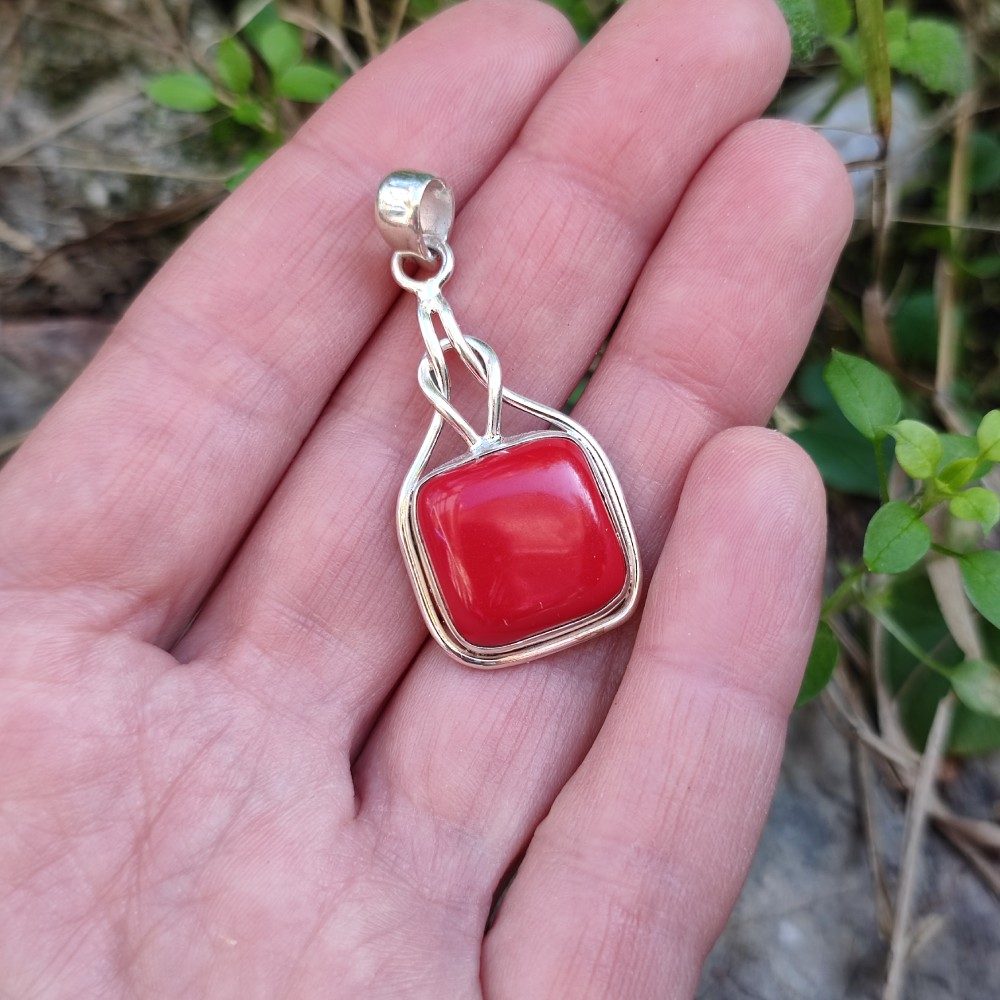 Ciondolo ABHIK con pietra BACHELITE ROSSA in argento 925 Ciondolo artigianale