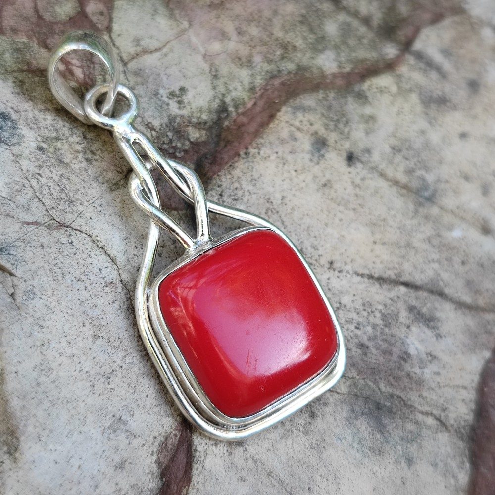 Ciondolo ABHIK con pietra BACHELITE ROSSA in argento 925 Ciondolo artigianale