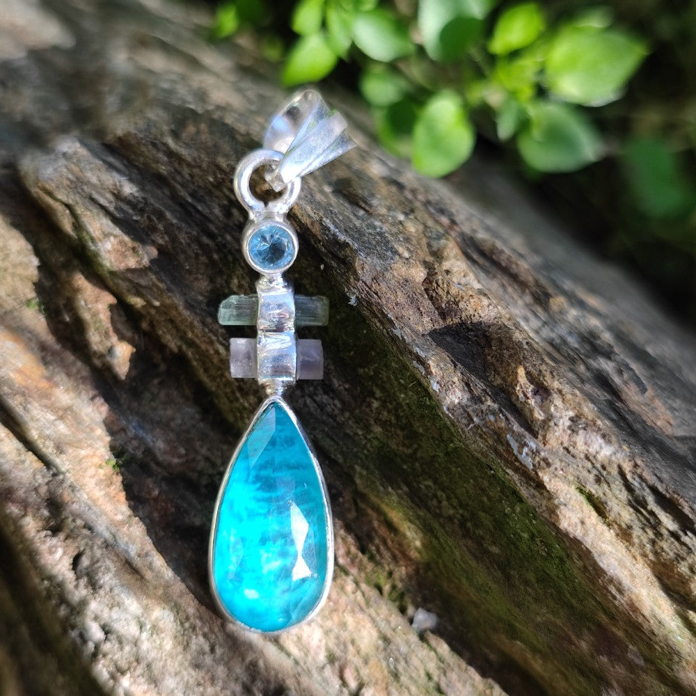 Ciondolo ACHINTYA con pietra QUARZO AZZURRO e TORMALINA in argento 925 Ciondolo artigianale