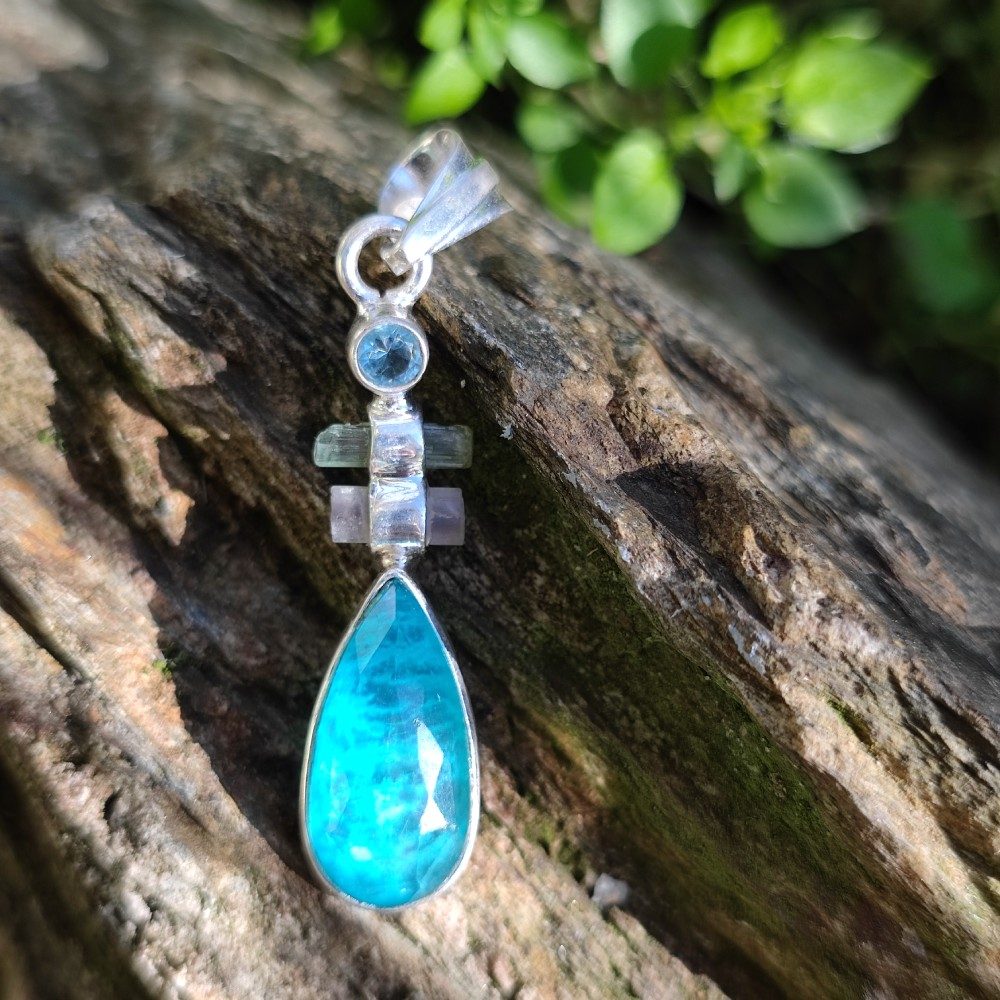 Ciondolo ACHINTYA con pietra QUARZO AZZURRO e TORMALINA in argento 925 Ciondolo artigianale