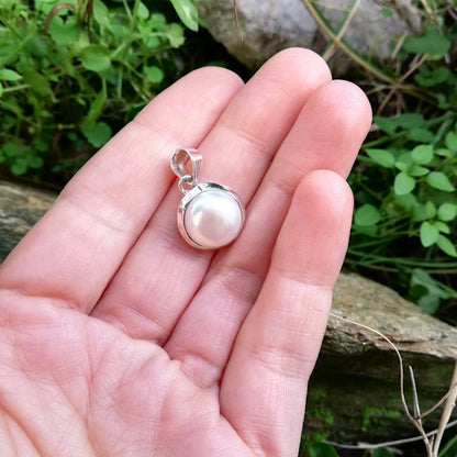 Ciondolo RADHIKA con pietra PERLA in argento 925 Ciondolo artigianale
