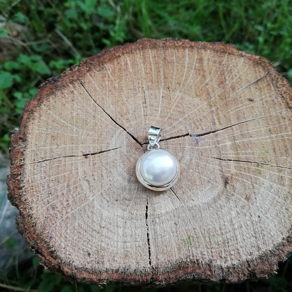 Ciondolo RADHIKA con pietra PERLA in argento 925 Ciondolo artigianale