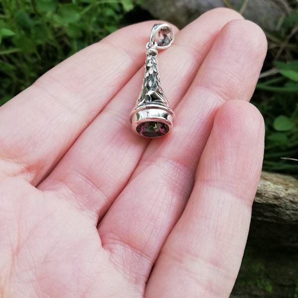 Ciondolo ROHINI con TOPAZIO MISTICO o RADICE DI SMERALDO in argento 925 Ciondolo artigianale