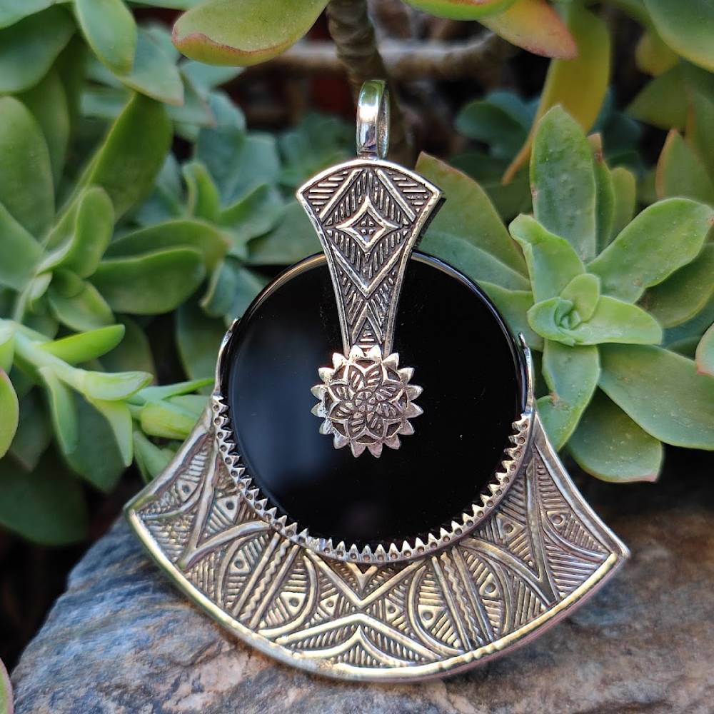 Ciondolo AKAL con pietra ONICE NERO in argento 925 Ciondolo artigianale TUAREG