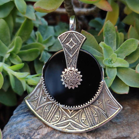 Ciondolo AKAL con pietra ONICE NERO in argento 925 Ciondolo artigianale TUAREG
