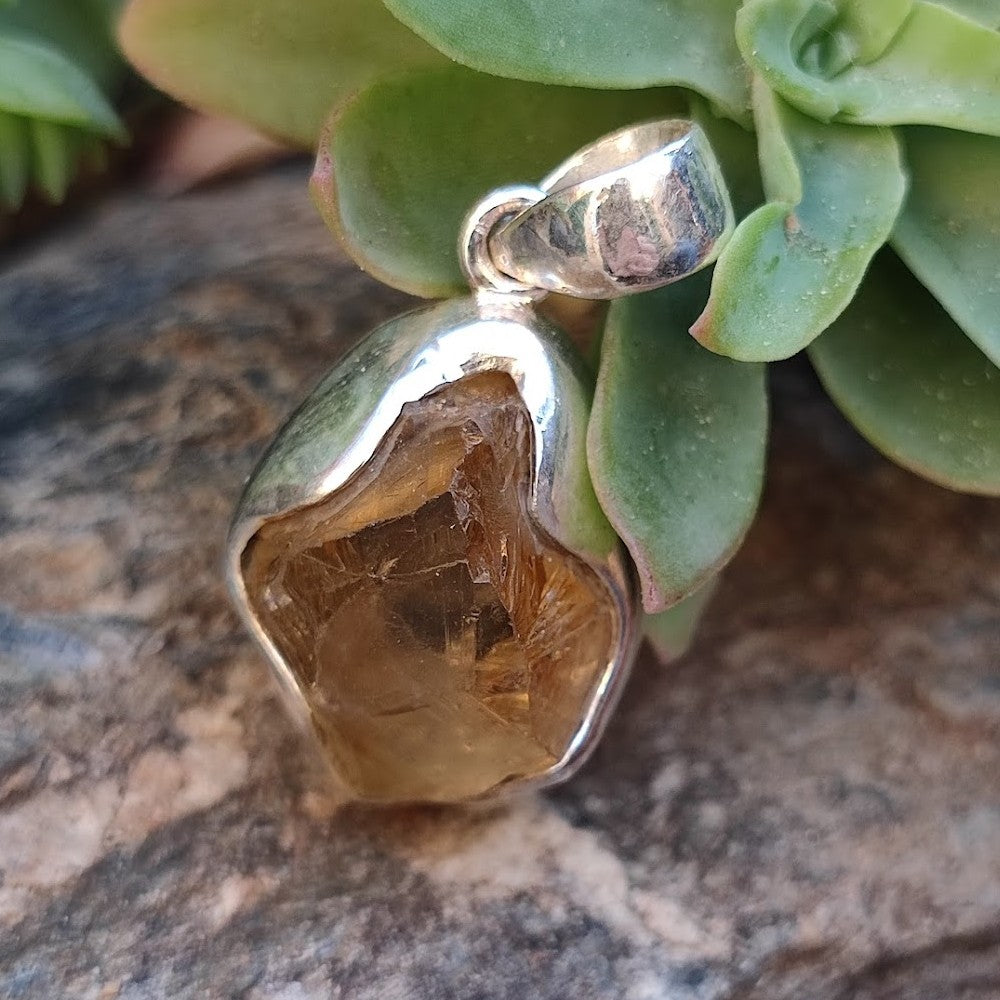 Ciondolo ABHIJAT con pietra QUARZO CITRINO in argento 925 Ciondolo artigianale