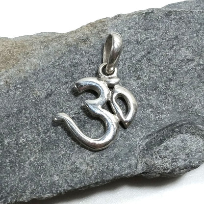 Ciondolo ETNICO in argento 925 con OM - AUM Mantra | GIOIELLI IN ARGENTO