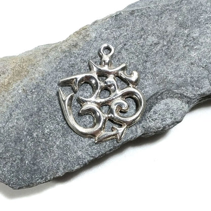 Ciondolo ETNICO in argento 925 con OM - AUM Mantra | GIOIELLI IN ARGENTOCiondolo ETNICO in argento 925 con OM - AUM Mantra | GIOIELLI IN ARGENTO