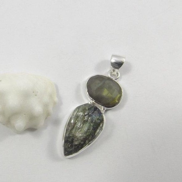 CIONDOLO Labradorite grezza argento 925 - ilmondodiwit - Ciondolo